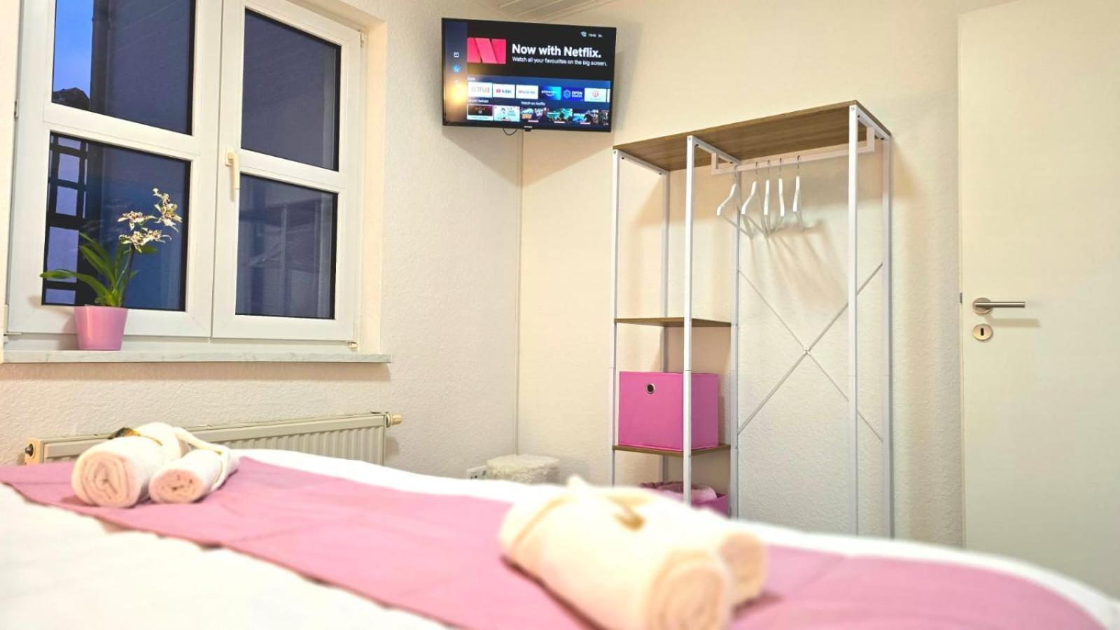 Happy Homes Pink - Up To 5 - Kueche - W-Lan - Netflix - Honig - Badewanne Nidda Luaran gambar